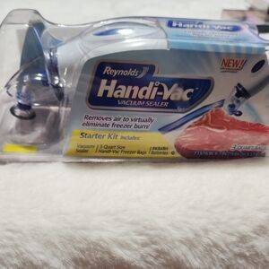 REYNOLDS HANDI- VAC VACUUM SEALER. NEW IN PACKAGE.